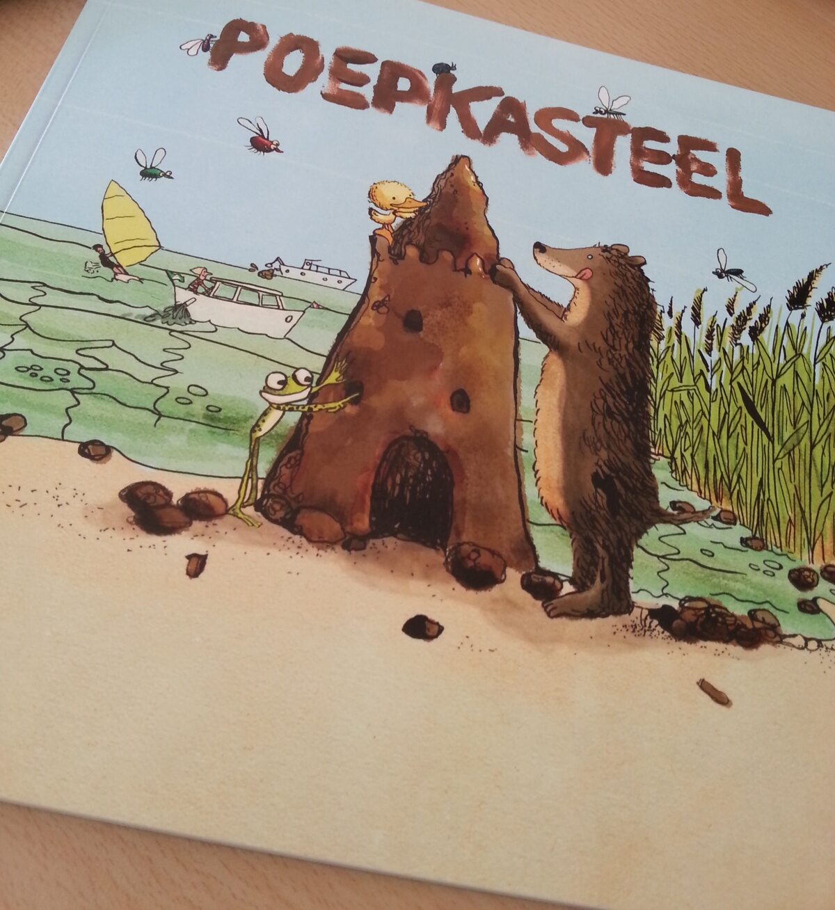 Frank Groothof leest voor uit ‘Poepkasteel’