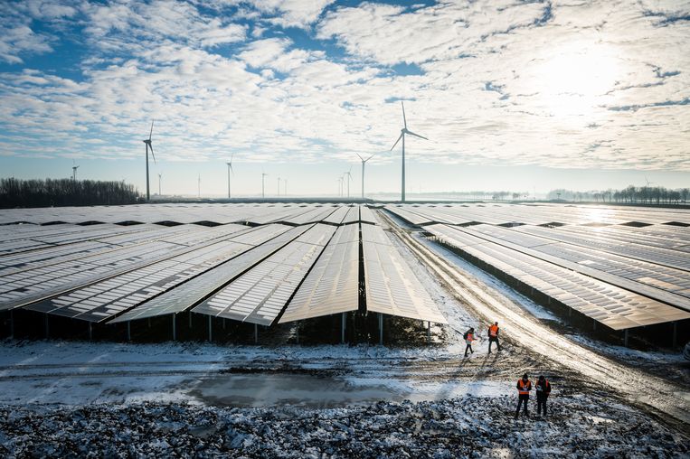 Waarom akkers vol panelen komen en daken leeg blijven