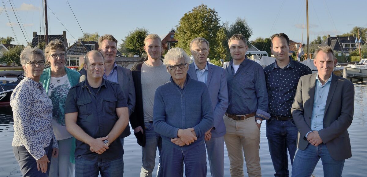 Pluktuin en dierenweide midden in Menaam