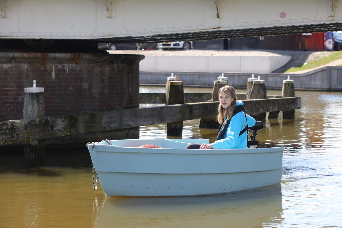 Maritieme Academie Harlingen wint 3d-geprinte boot van zwerfafval