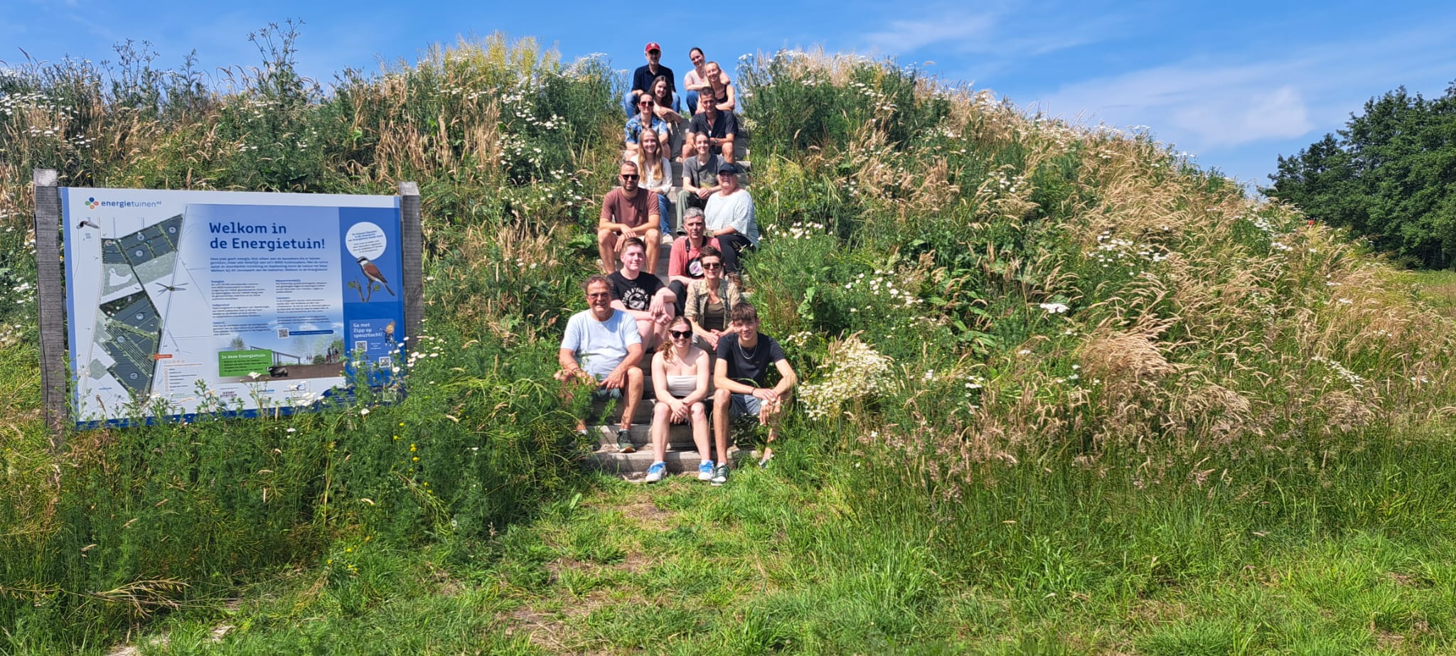 De nieuwe lichting Energieboswachters uit Fryslân en Groningen op excursie bij Energietuin Assen-Zuid